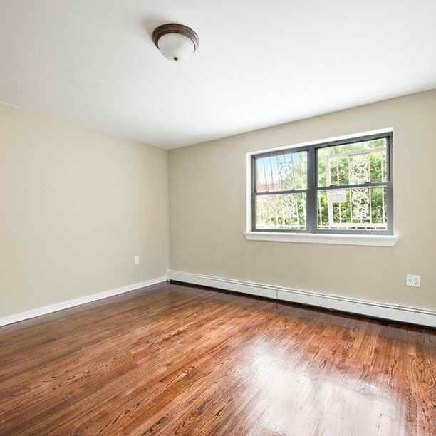 912 gates ave #1 - Photo 3 of 7