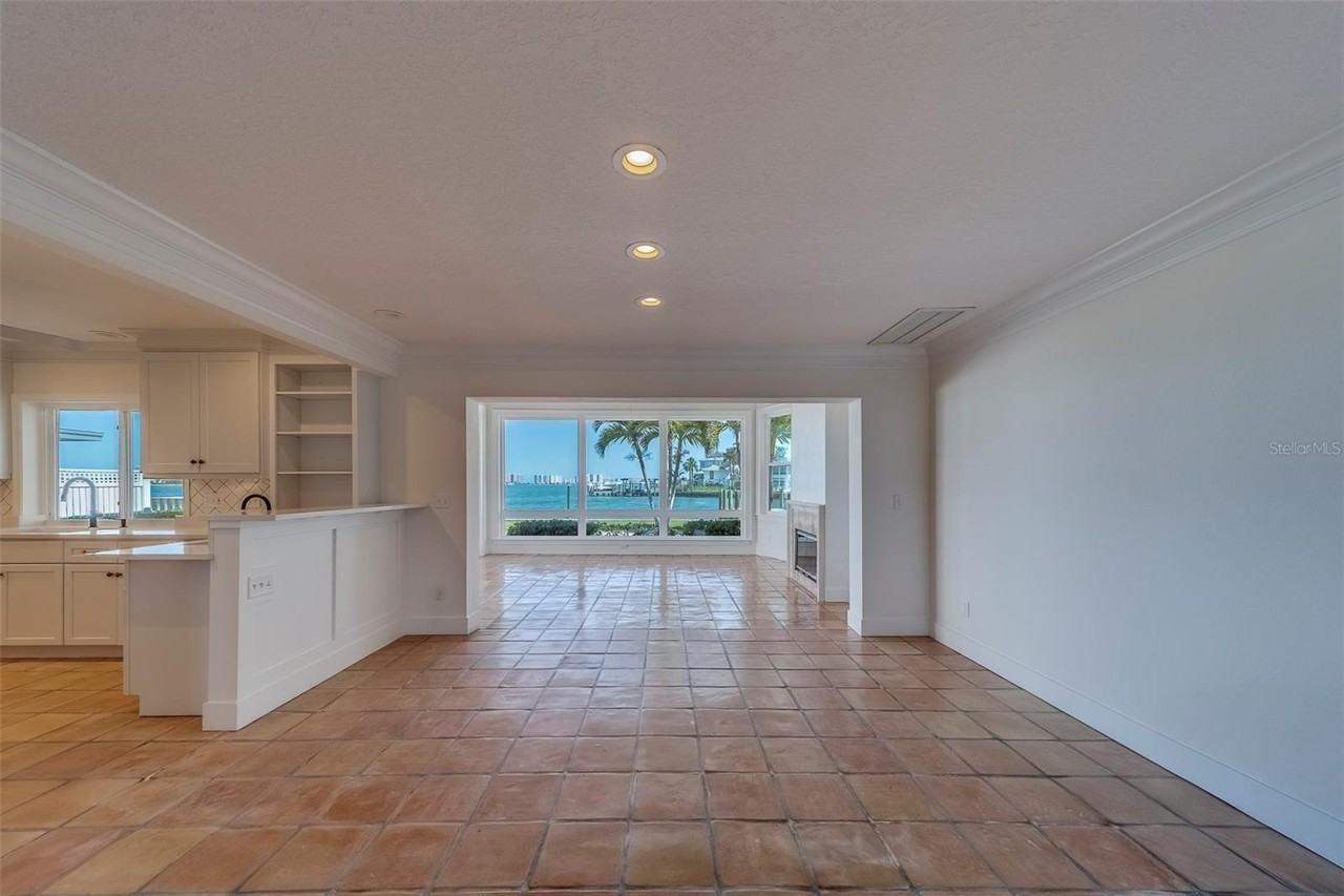 30 Winston Dr - Photo 3 of 50