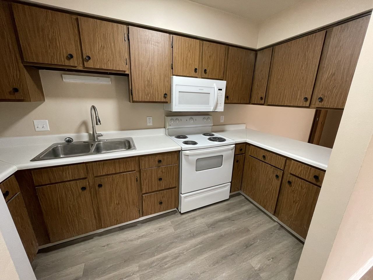 248 Oak St #2A - Photo 4 of 8