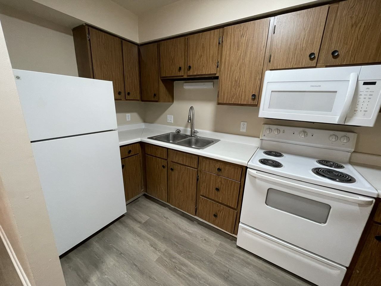 248 Oak St #2A - Photo 5 of 8