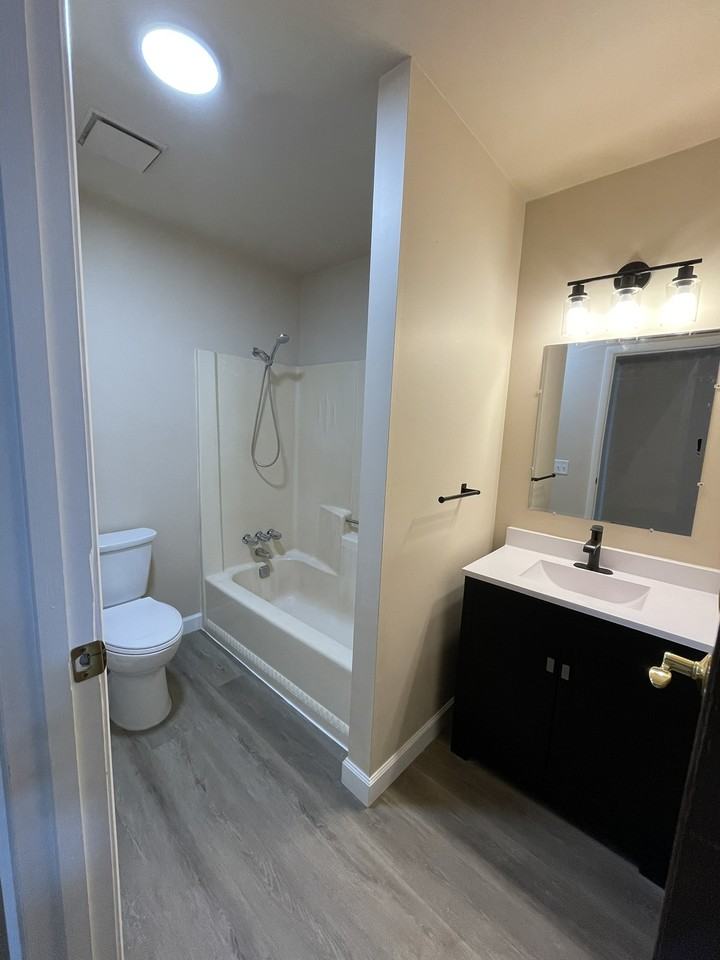 248 Oak St #2A - Photo 6 of 8