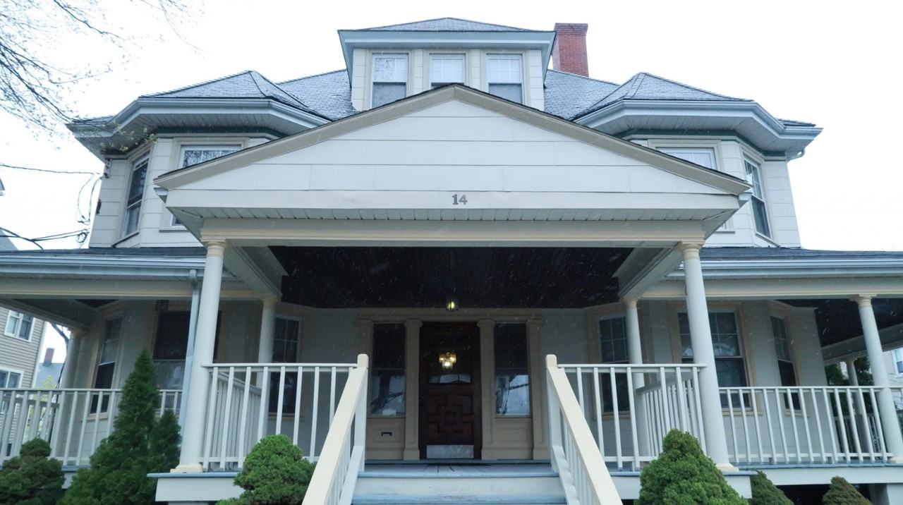 Gardner St #2R - Photo 3 of 8