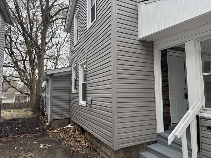 1208 Benton St - Photo 2 of 20