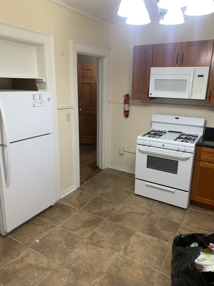 122 Park Drive West - Photo 2 of 6