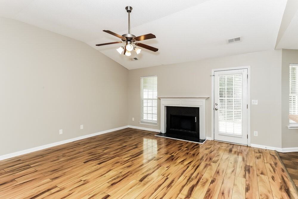 808 Aarons Ct - Photo 4 of 16