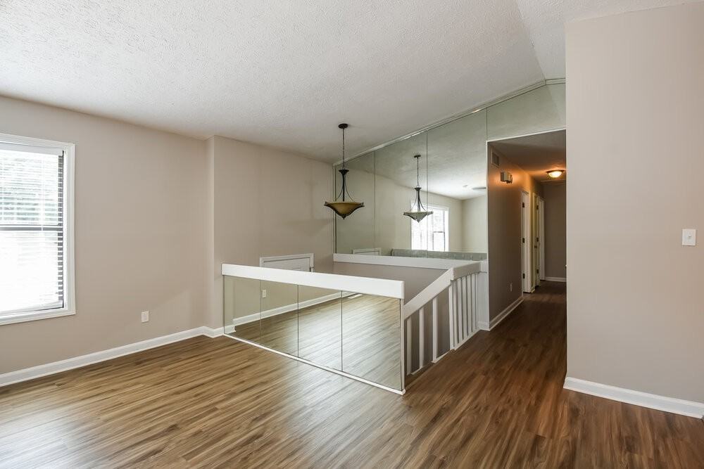 1012 Hicksmil Dr Sw - Photo 4 of 17
