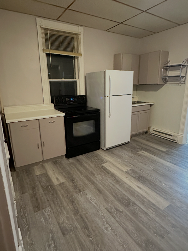 405 1/2 Douglas St #1 - Photo 5 of 11