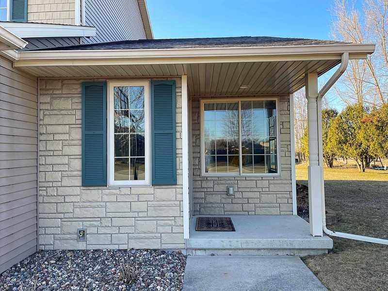 558 W Green Bay St - Photo 2 of 15