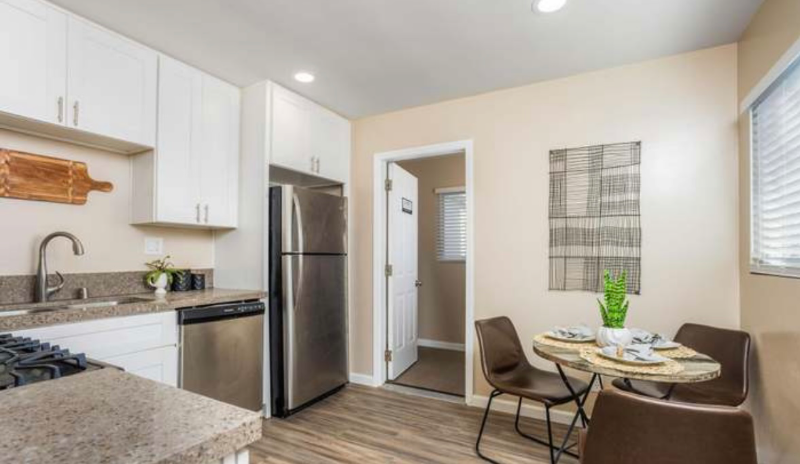 503 41st St - Photo 3 of 9