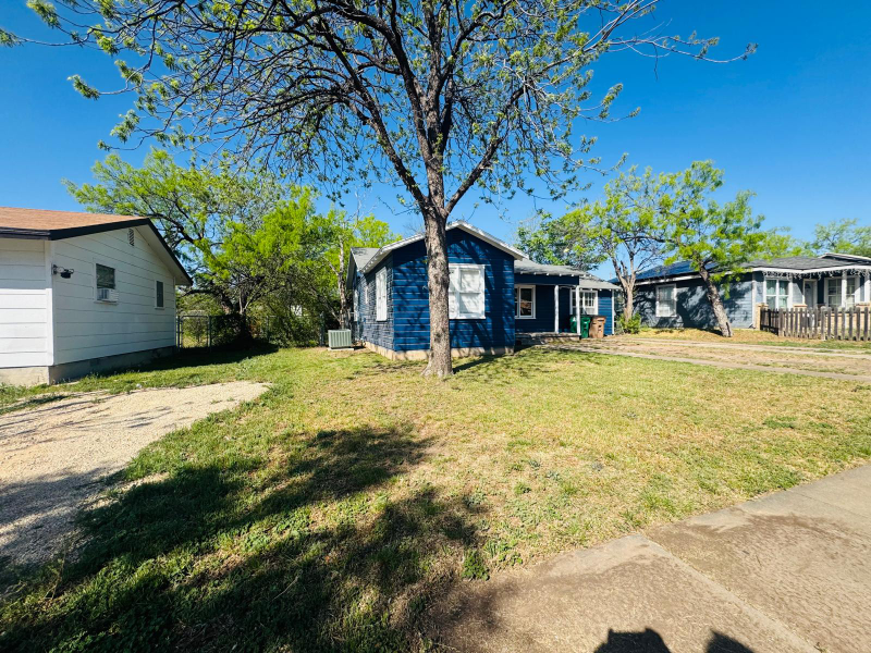 1405 Hassell St - Photo 2 of 15