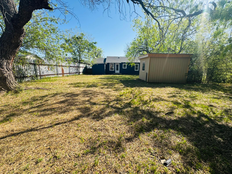 1405 Hassell St - Photo 3 of 15