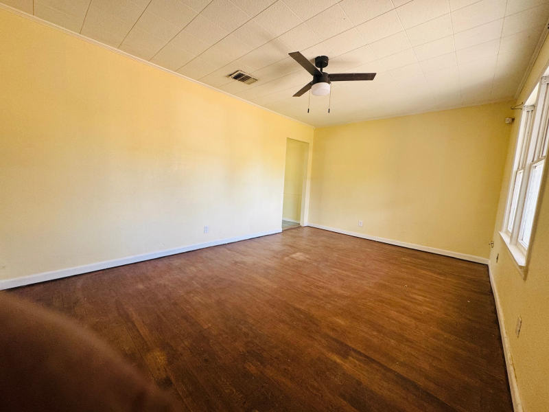 1405 Hassell St - Photo 4 of 15