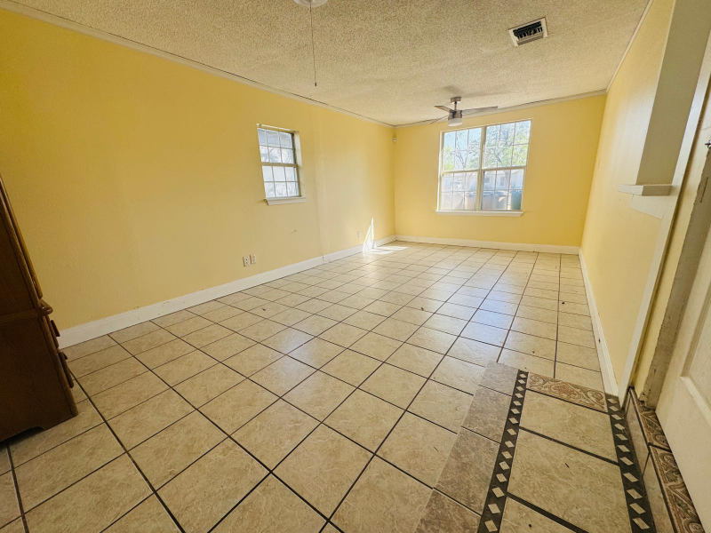 1405 Hassell St - Photo 5 of 15