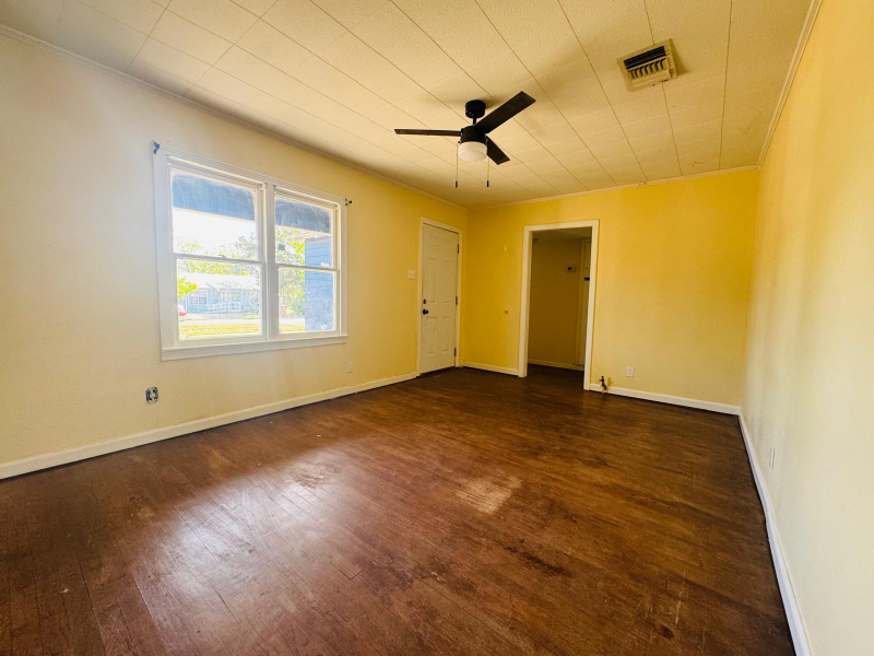 1405 Hassell St - Photo 7 of 15