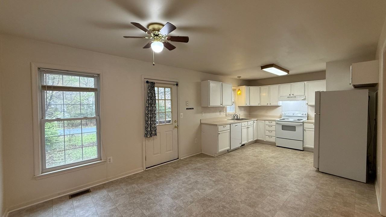 8607 Leslie Ct - Photo 3 of 14