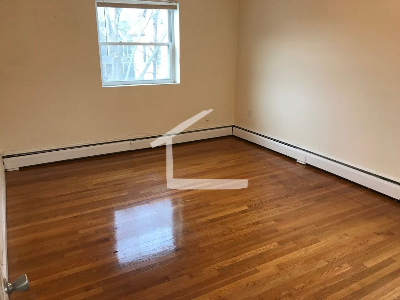 33 Gardner St - Photo 3 of 6