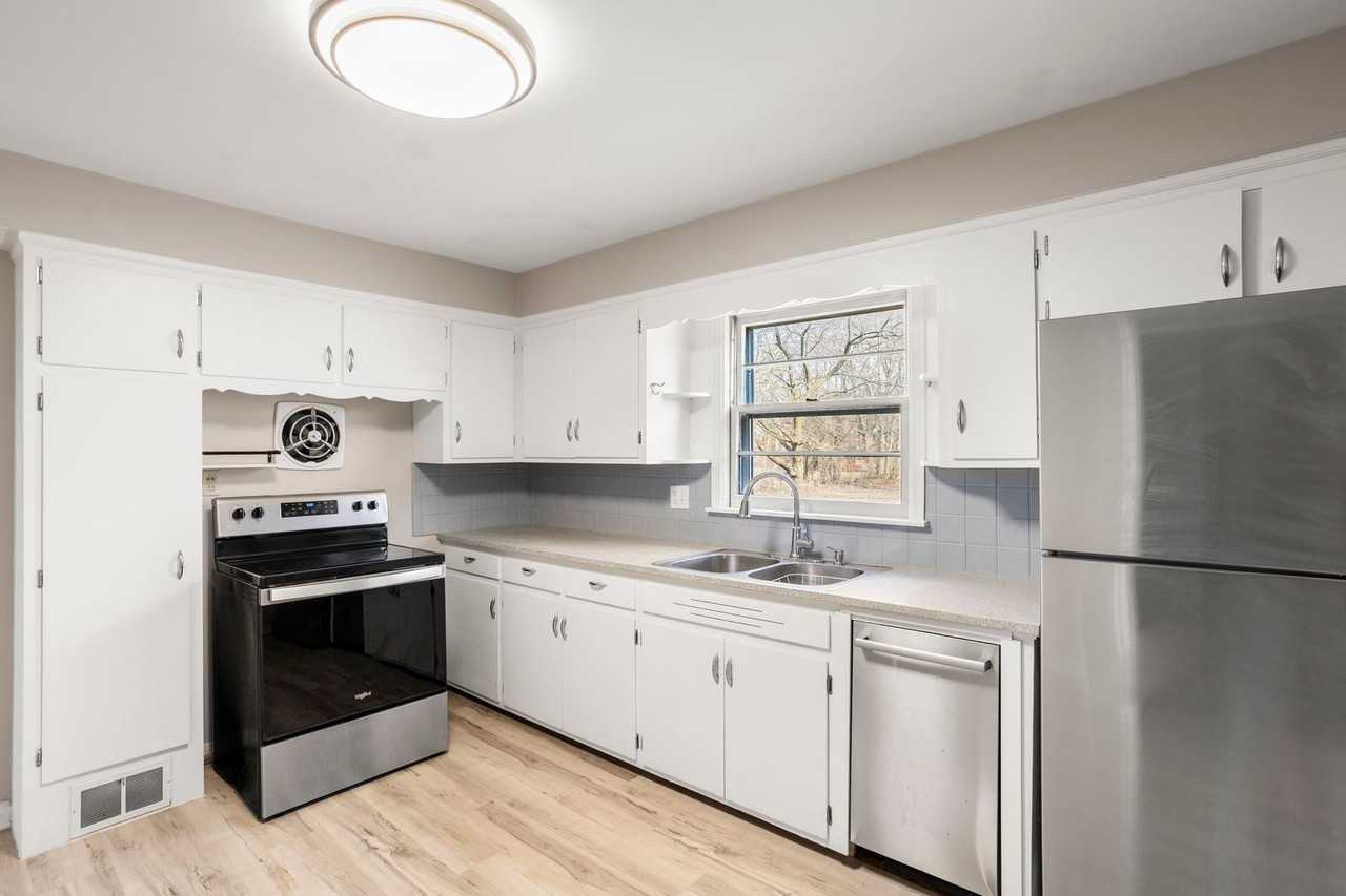 304 W Northland Ave - Photo 2 of 20