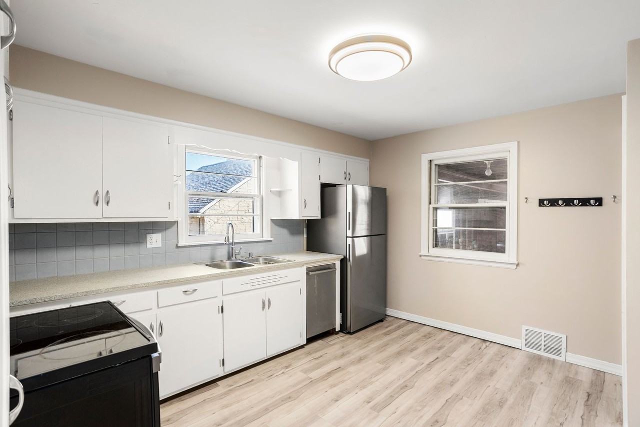 304 W Northland Ave - Photo 3 of 20