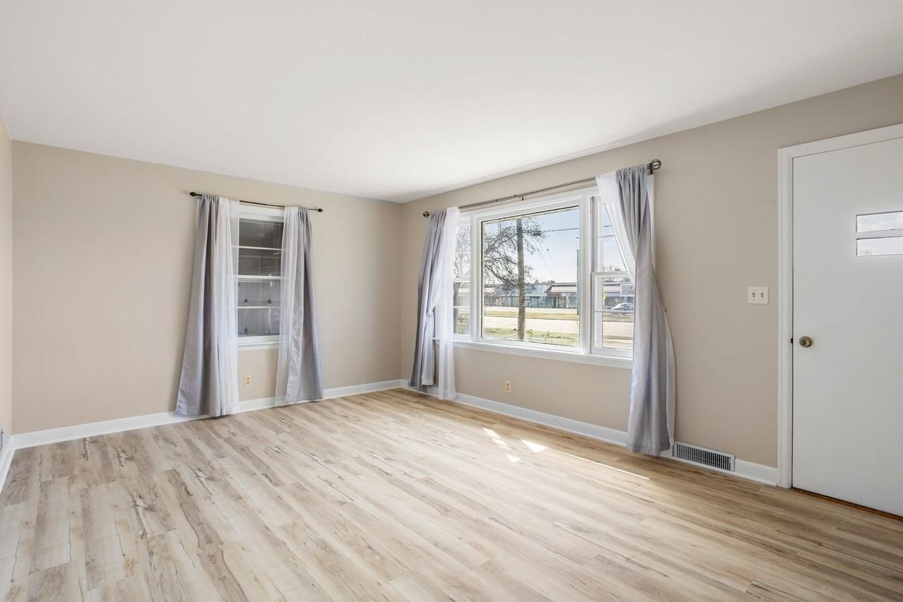 304 W Northland Ave - Photo 5 of 20