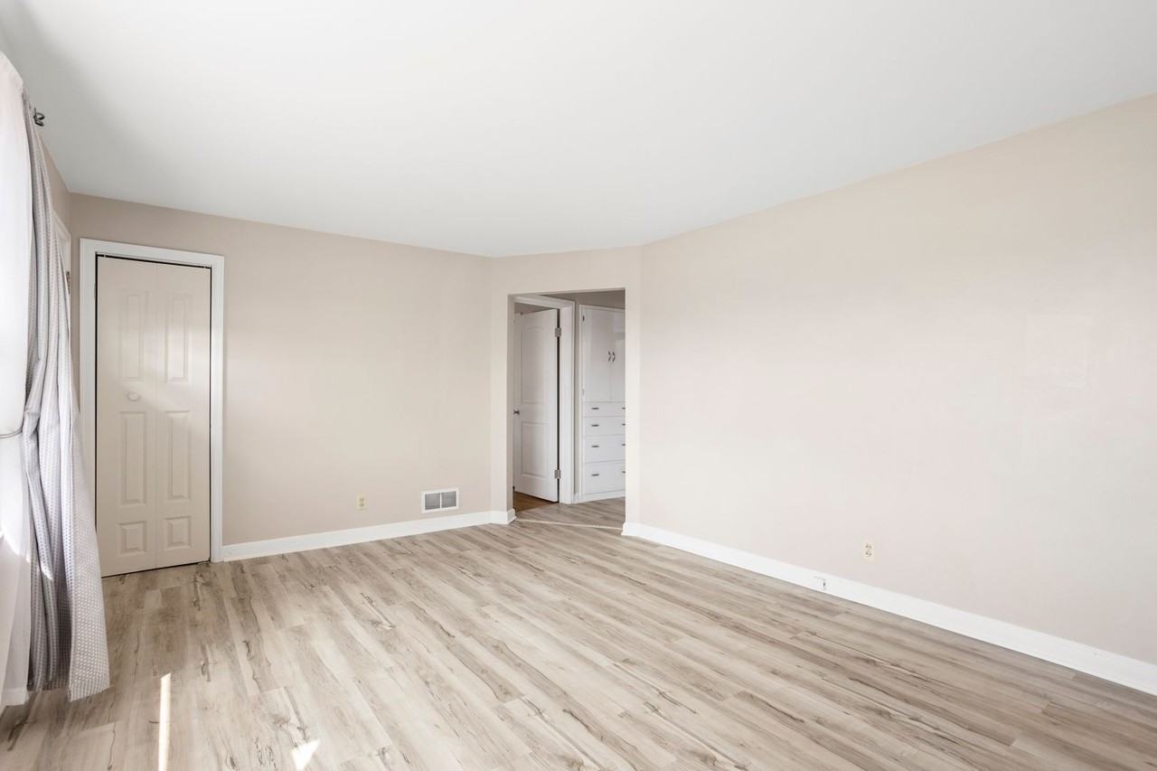 304 W Northland Ave - Photo 6 of 20