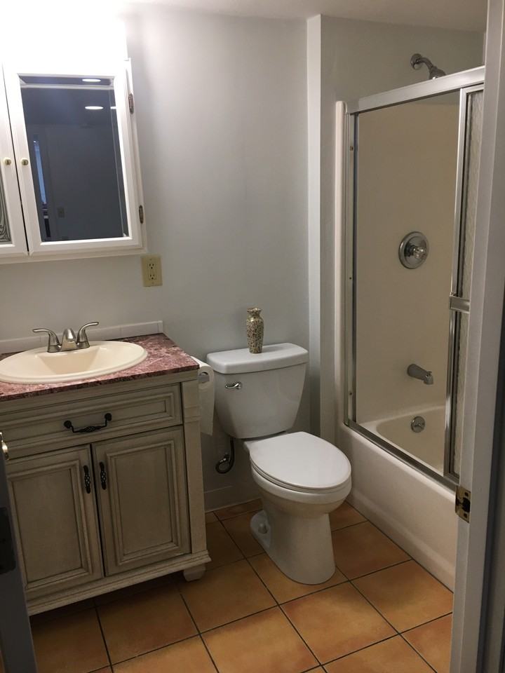 1391 Franklin Ave #1 - Photo 6 of 7