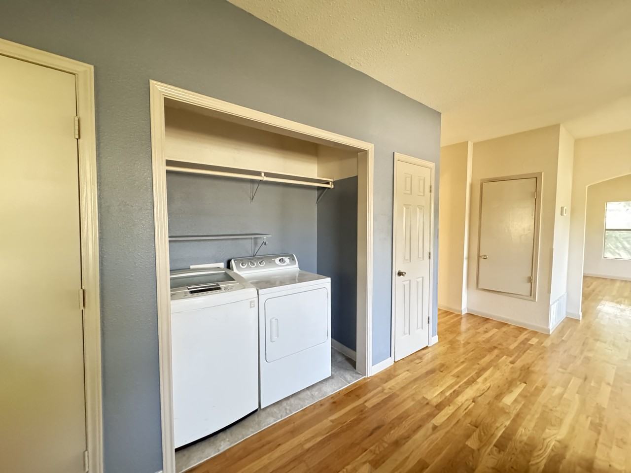 709 E Elmira St #NA - Photo 2 of 17