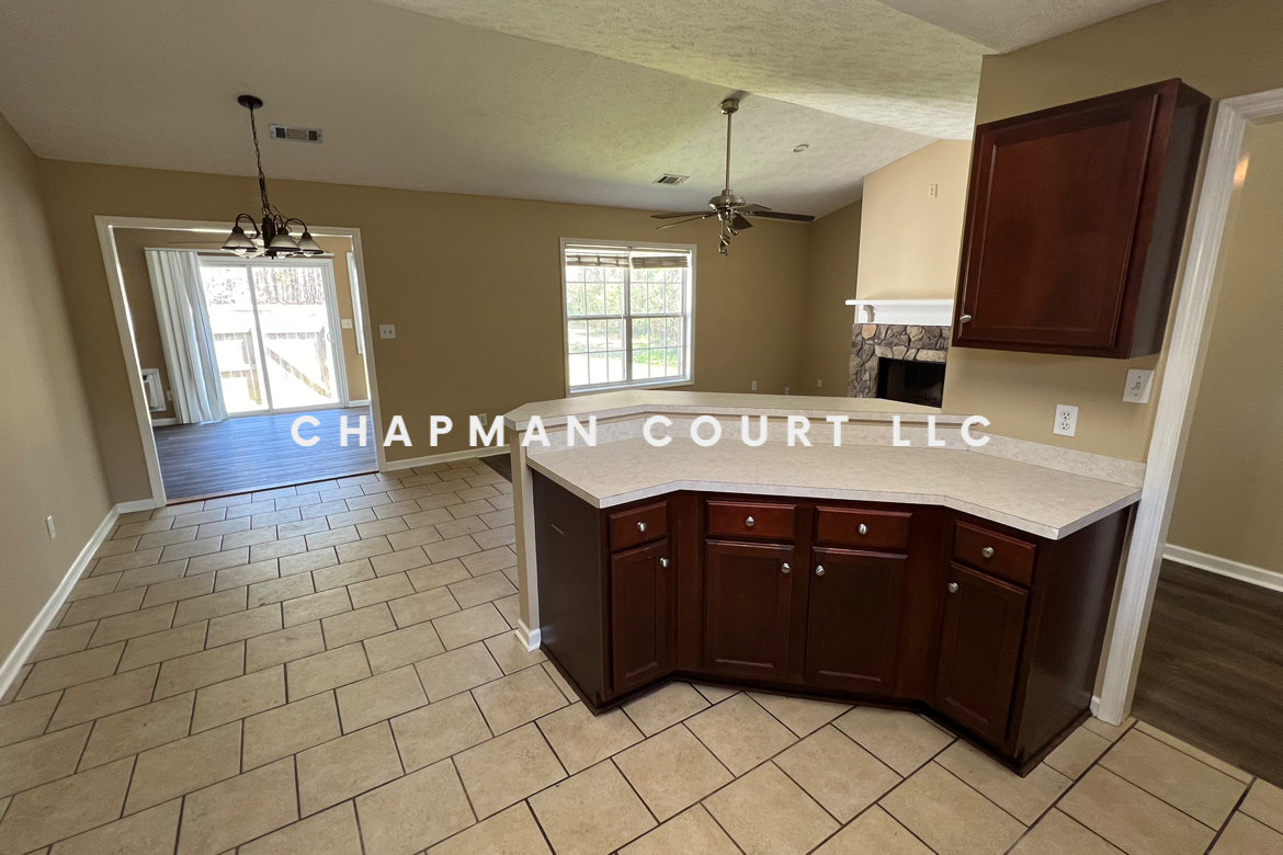 426 Hampton Green Dr #NA - Photo 3 of 14