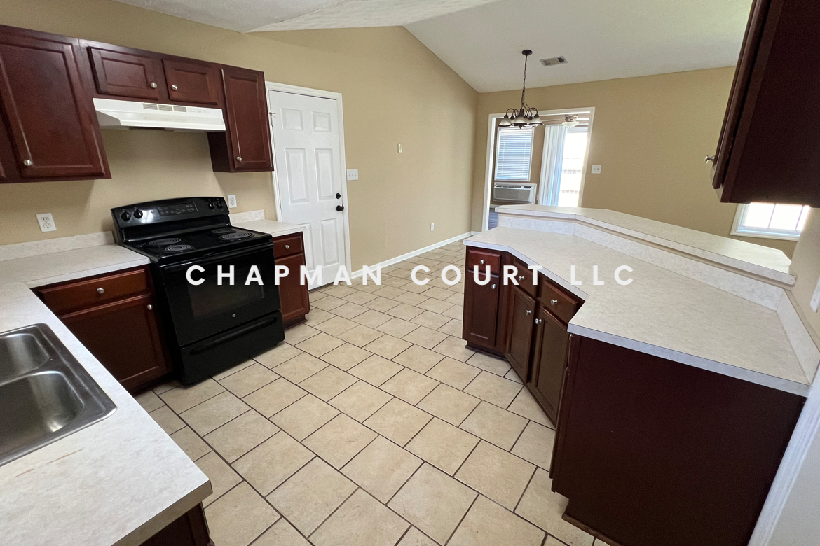 426 Hampton Green Dr #NA - Photo 4 of 14