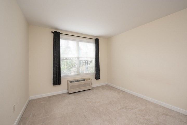 40 Constitution Way - Photo 6 of 23