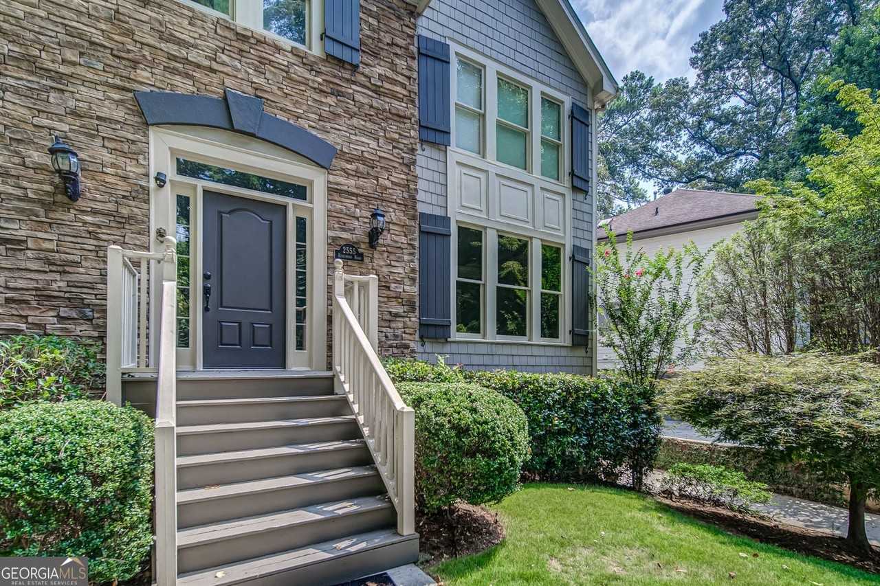 2555 Ridgewood Rd Nw - Photo 3 of 50