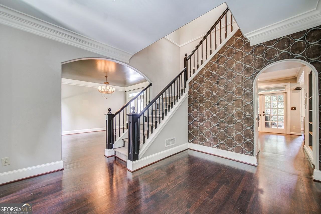 2555 Ridgewood Rd Nw - Photo 7 of 50