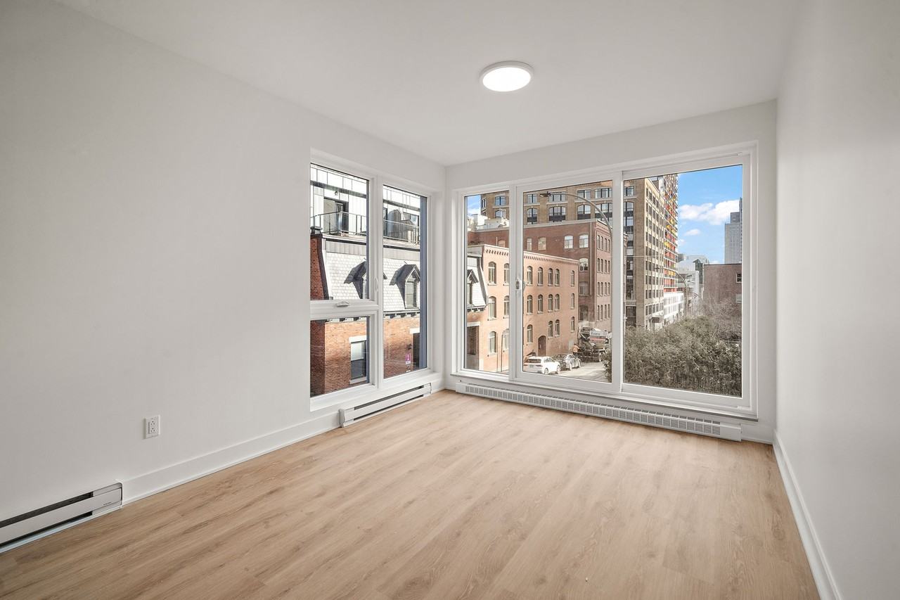 Le Clark - Photo 2 of 44