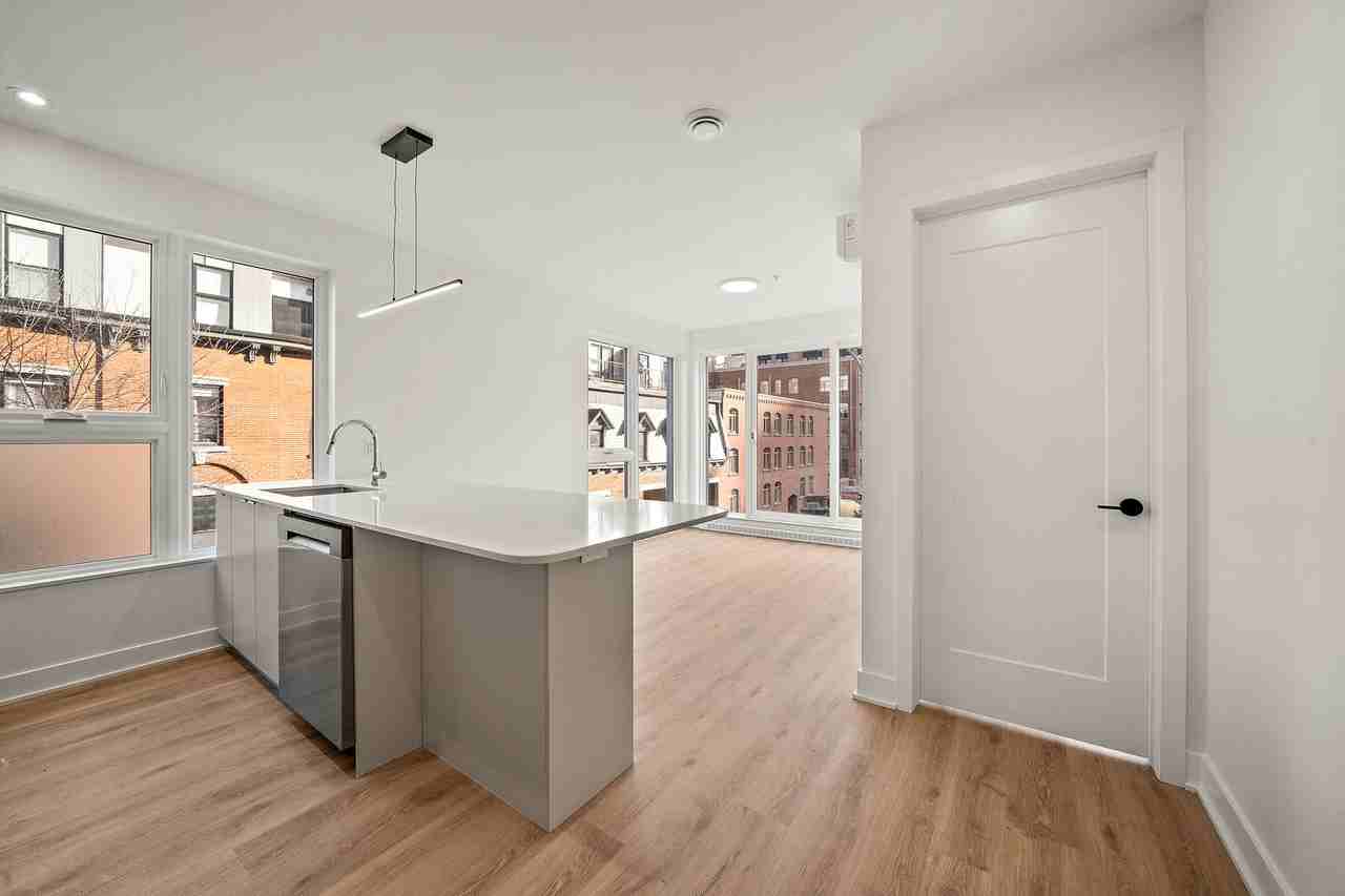 Le Clark - Photo 3 of 44