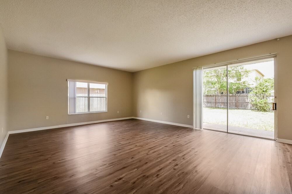 249 Lancer Oak Dr - Photo 7 of 17