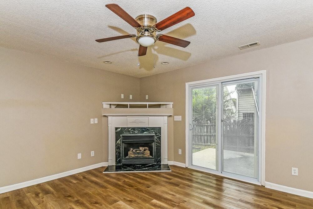 2143 Castle Pines Dr - Photo 4 of 17