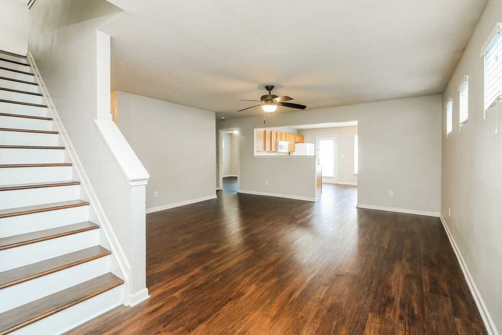 320 Arrowhead Dr - Photo 5 of 17