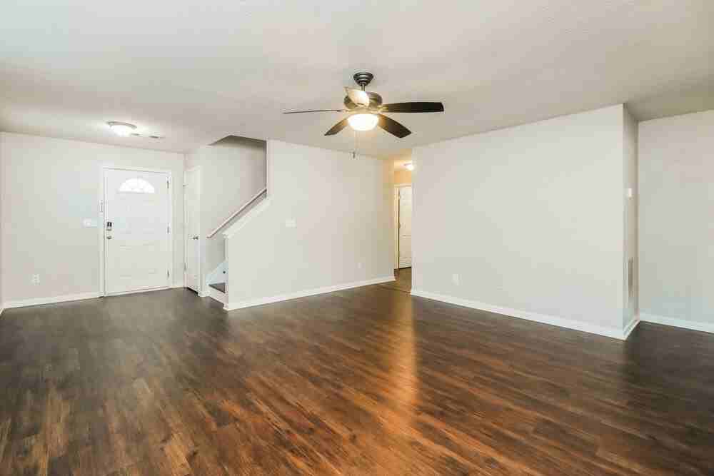320 Arrowhead Dr - Photo 6 of 17