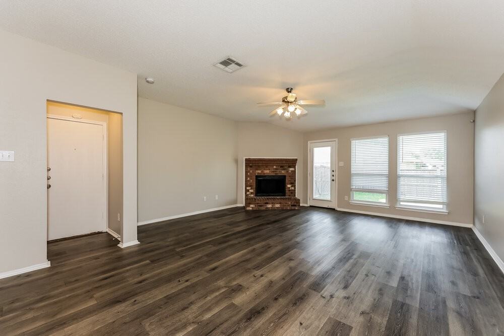 1711 Venus Dr W - Photo 3 of 16