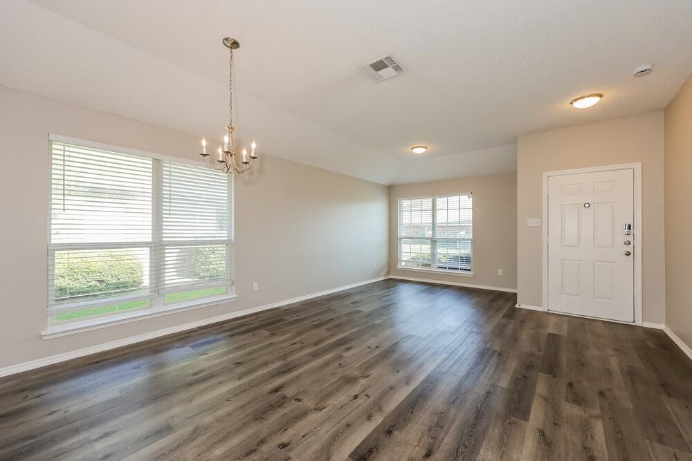 1711 Venus Dr W - Photo 5 of 16