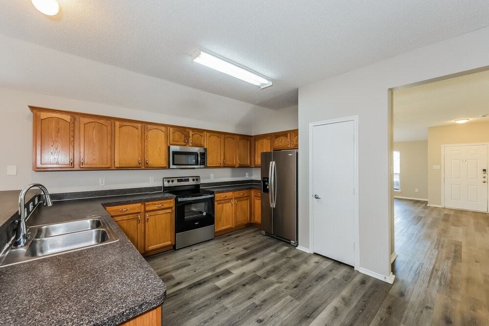 1711 Venus Dr W - Photo 6 of 16