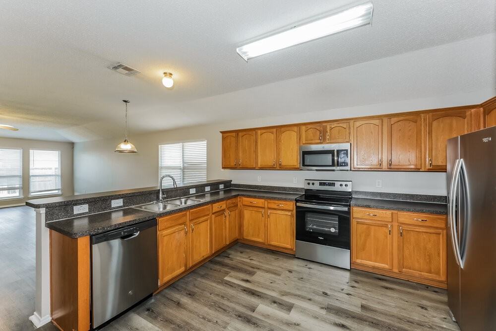 1711 Venus Dr W - Photo 7 of 16
