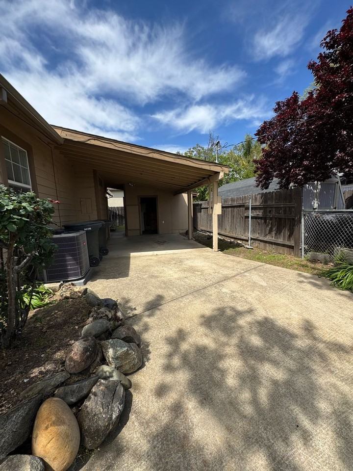 203 Tahoe Ave - Photo 3 of 29
