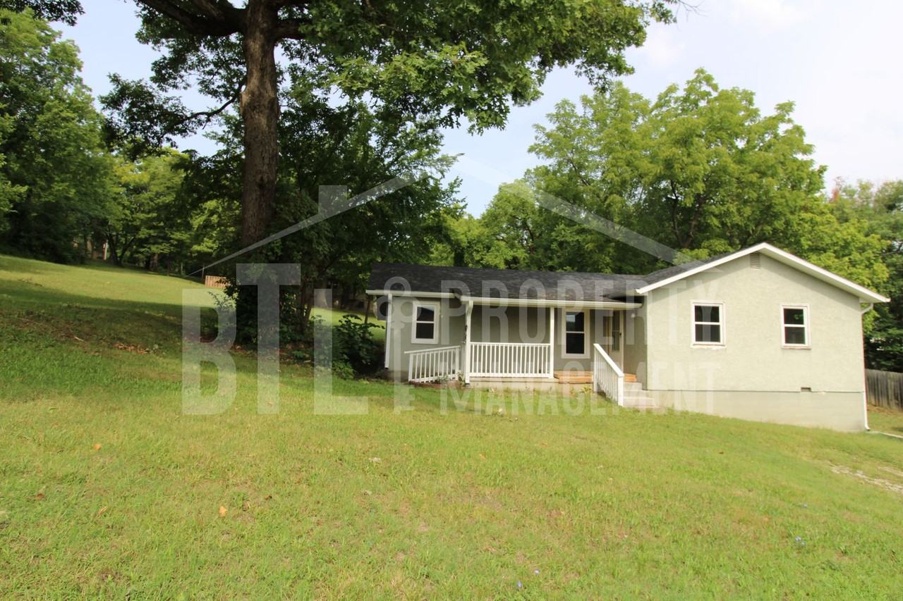 411 S 3rd St - Photo 2 of 11