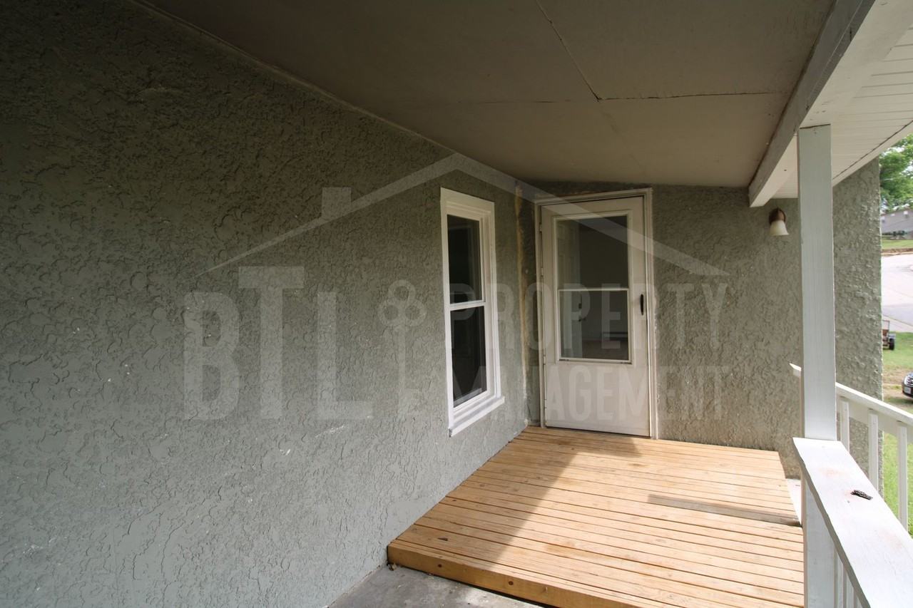 411 S 3rd St - Photo 3 of 11