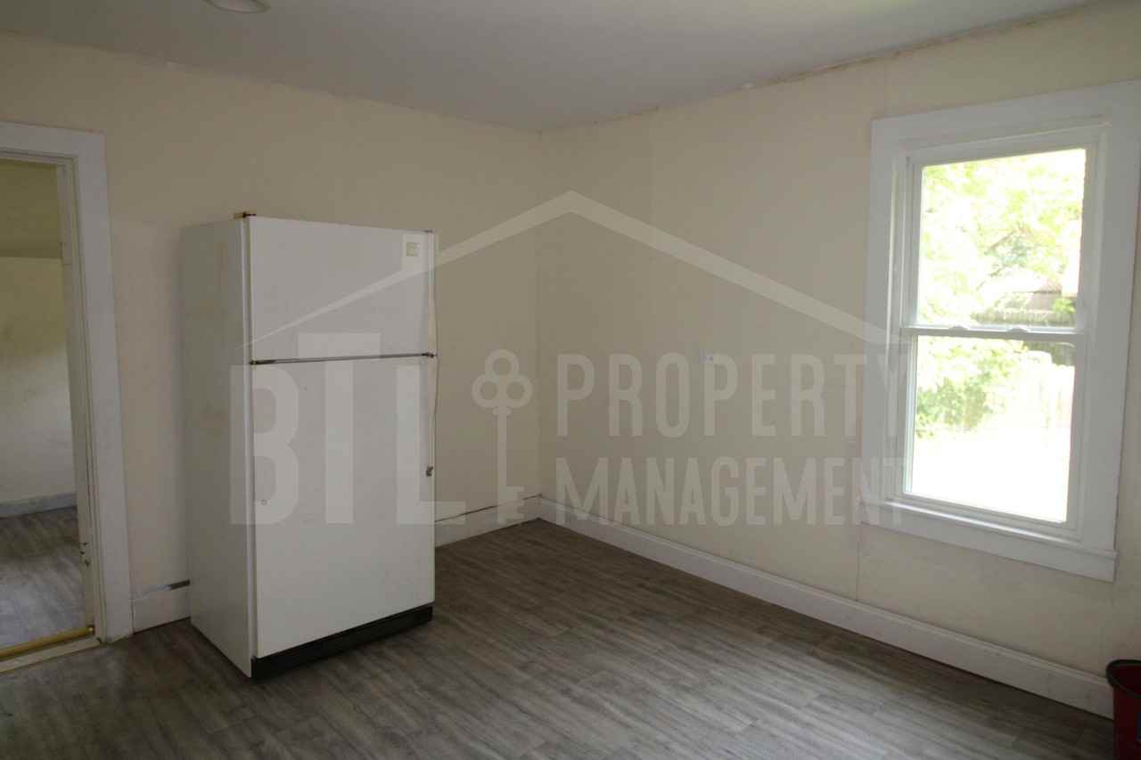 411 S 3rd St - Photo 5 of 11