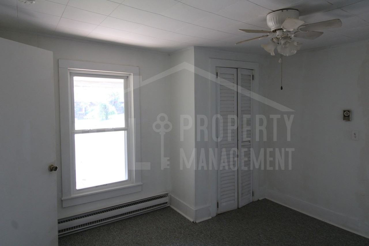 411 S 3rd St - Photo 6 of 11