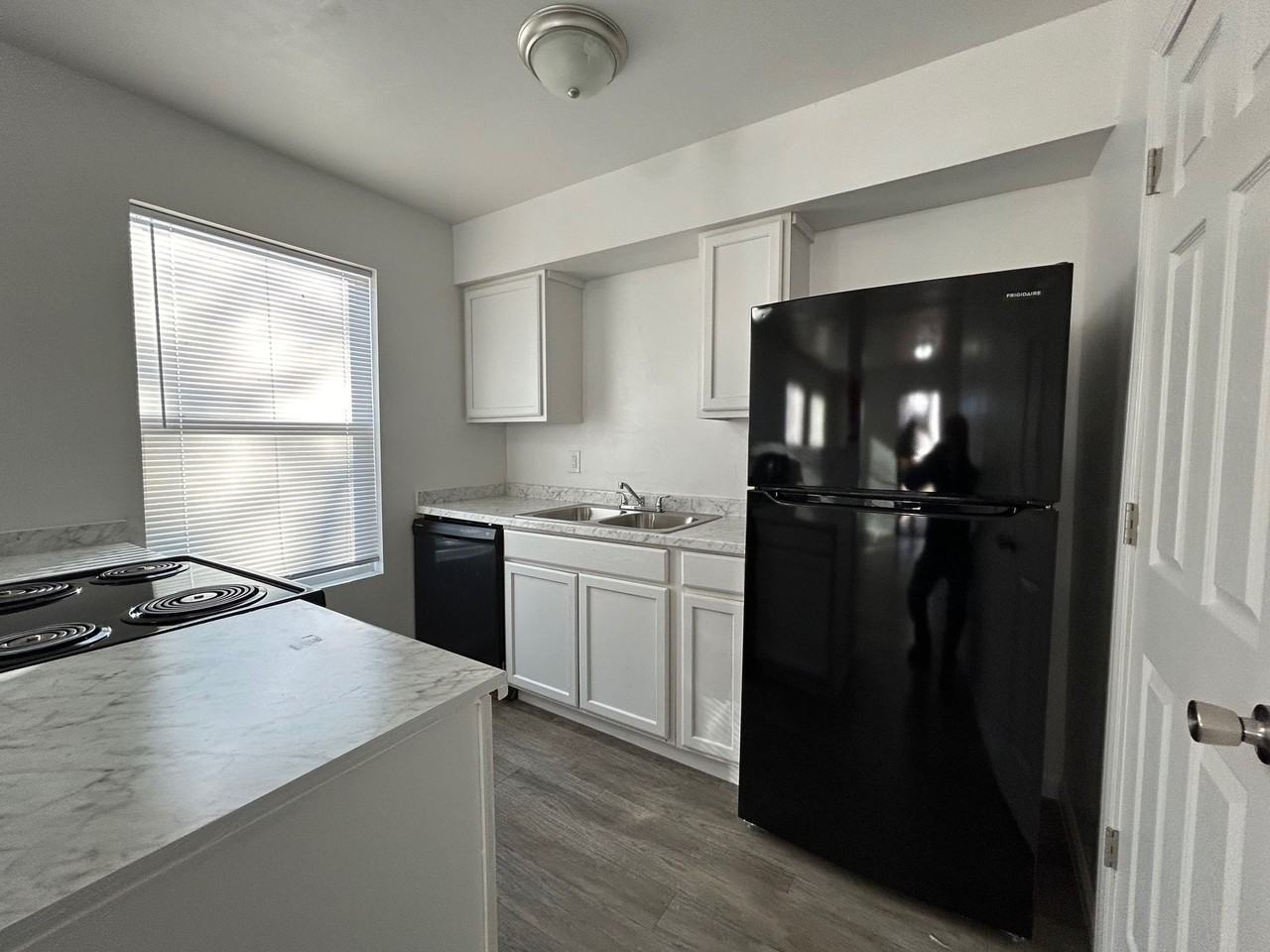 Beautiful remodeled 1 & 2 Bedrooms Available NOW! - Photo 2 of 7