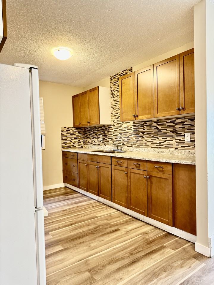 2016 42 Street Southeast - Photo 2 of 14