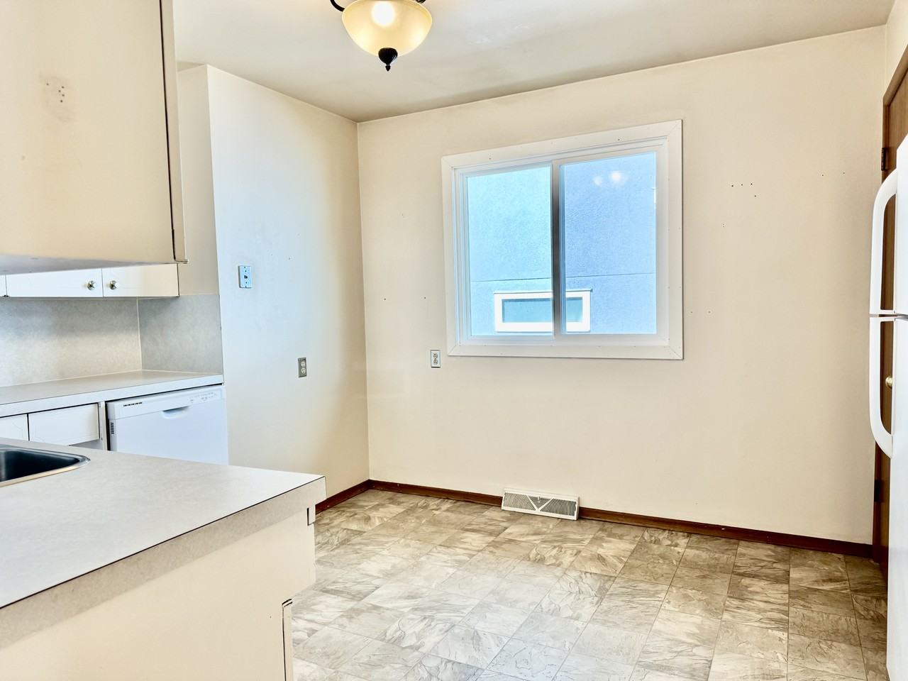 3338 42 Street Southwest #Main - Photo 3 of 21