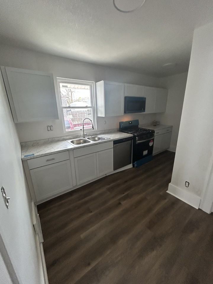 1114 E Virginia Ave #1114 - Photo 6 of 12